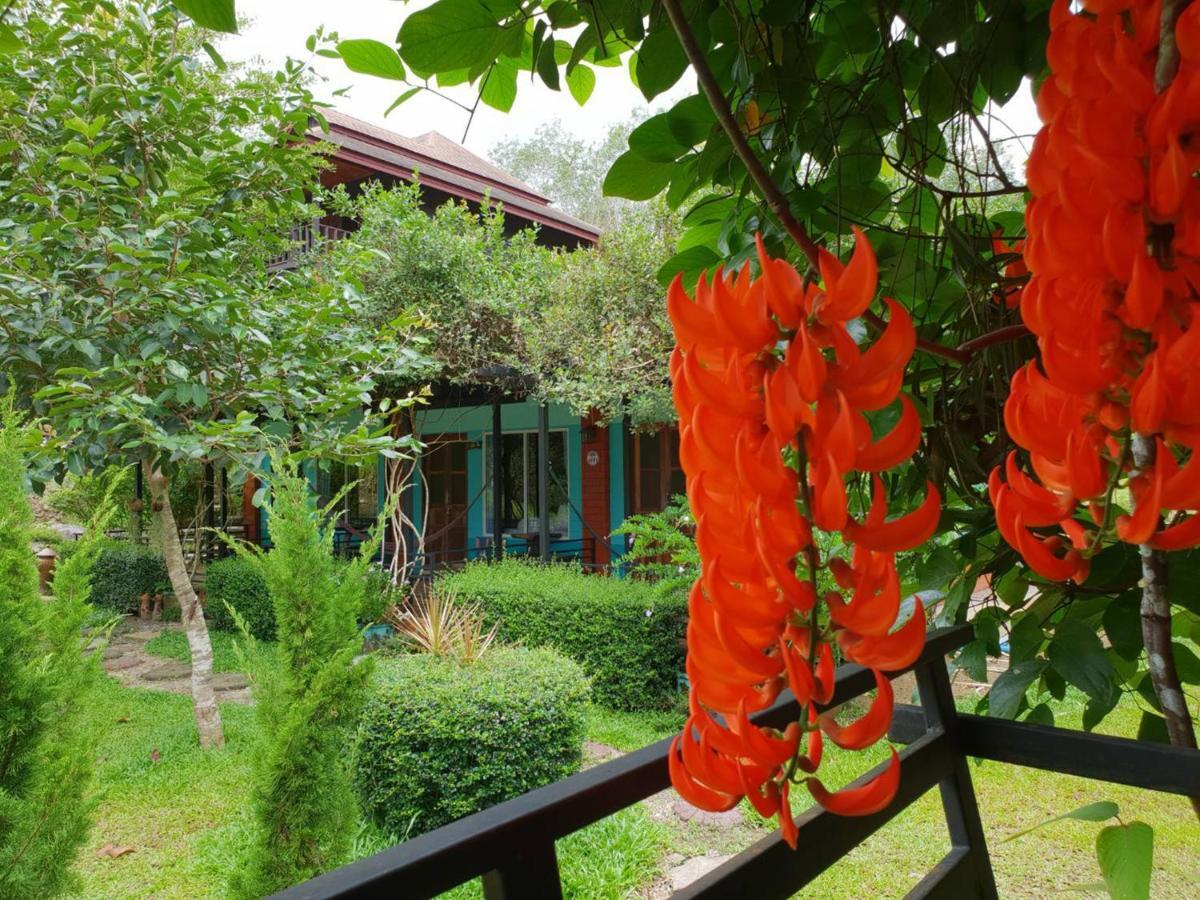 Baan Suan Hill Resort Ban Tha Khun Esterno foto